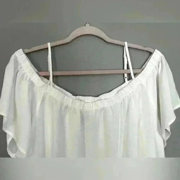 Old Navy Eyelet floral Blouse (245) - Picture 5 of 12